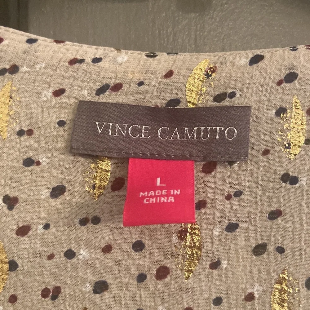 Vince Camuto Gorgeous Vneck Blouse. NWT. Size L - Picture 8 of 10